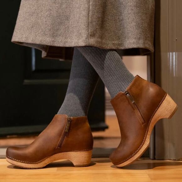 Dansko WomenLizanne bootie brown tan oiled pull-up leather Size 6.5-7 US 37 EU - Picture 1 of 9
